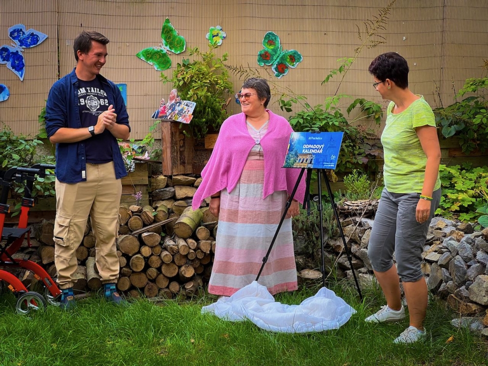 Obálka odpadového kalendáře 2025 i video je venku, známe i vítěze soutěže kampaně Aspoň na 60%